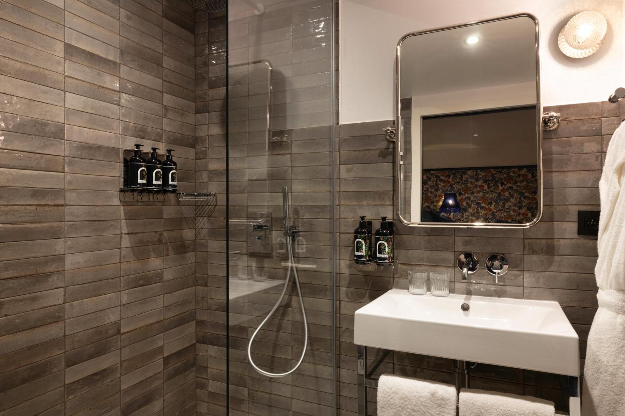 Hotel Ginette A La Folie & Spa باريس المظهر الخارجي الصورة