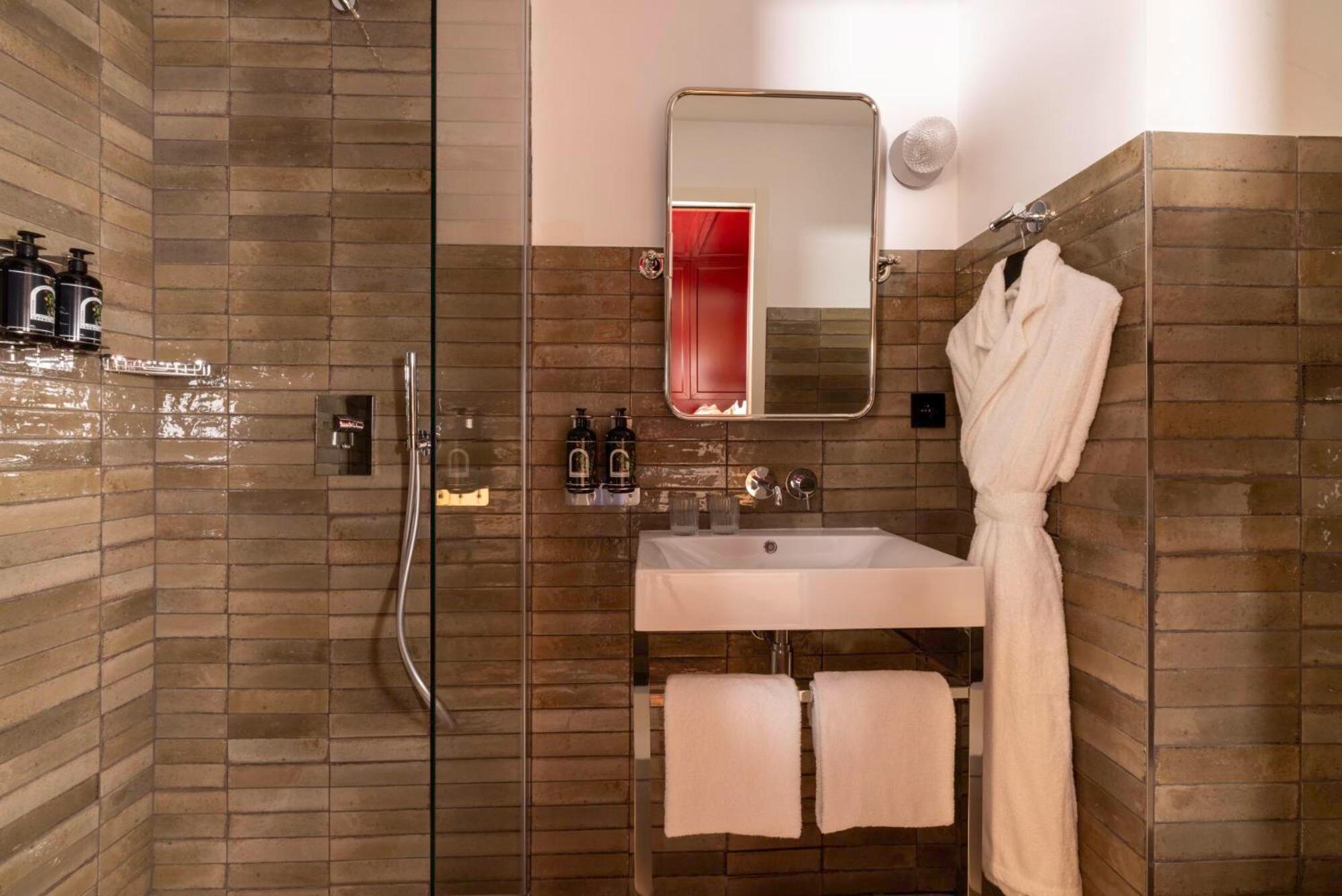 Hotel Ginette A La Folie & Spa باريس المظهر الخارجي الصورة
